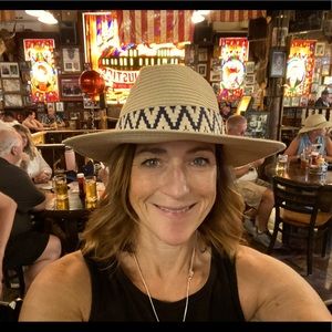 Meet your Posher, Pam